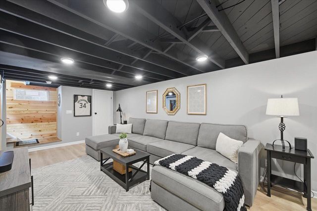 2801 E Rhode Island AVENUE, Milwaukee, WI 53207