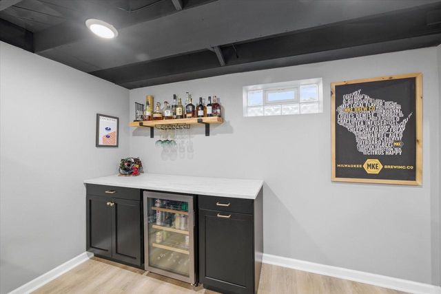 2801 E Rhode Island AVENUE, Milwaukee, WI 53207