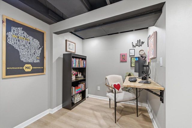 2801 E Rhode Island AVENUE, Milwaukee, WI 53207