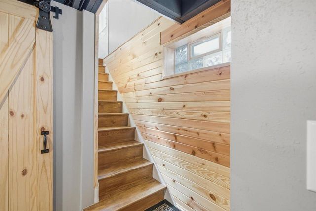 2801 E Rhode Island AVENUE, Milwaukee, WI 53207