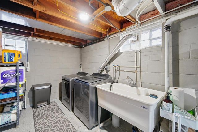 2801 E Rhode Island AVENUE, Milwaukee, WI 53207