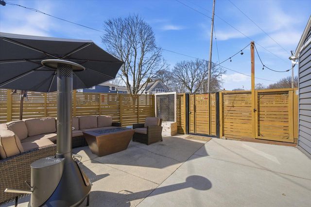 2801 E Rhode Island AVENUE, Milwaukee, WI 53207