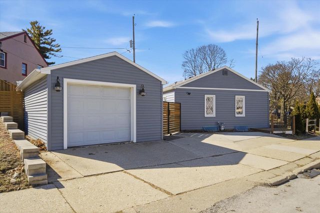 2801 E Rhode Island AVENUE, Milwaukee, WI 53207