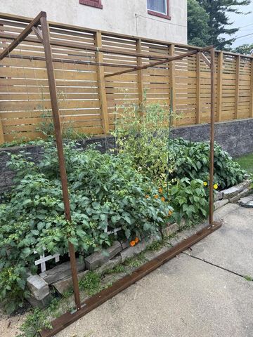 2801 E Rhode Island AVENUE, Milwaukee, WI 53207