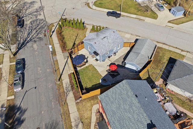 2801 E Rhode Island AVENUE, Milwaukee, WI 53207