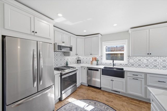 2801 E Rhode Island AVENUE, Milwaukee, WI 53207