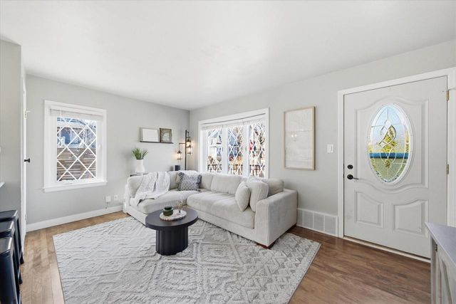 2801 E Rhode Island AVENUE, Milwaukee, WI 53207