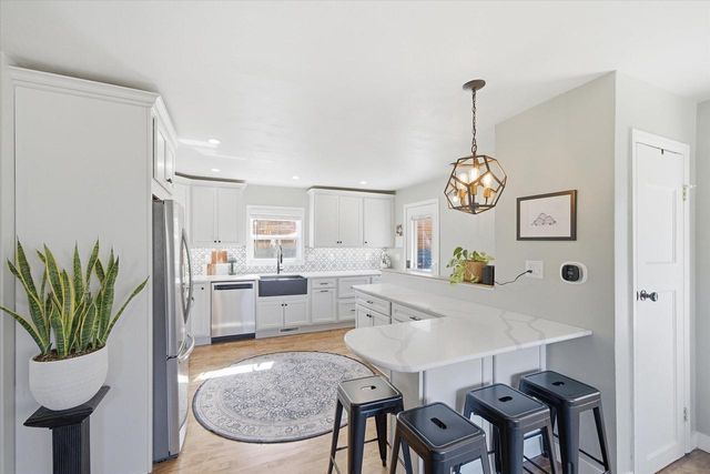 2801 E Rhode Island AVENUE, Milwaukee, WI 53207