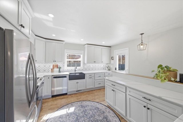 2801 E Rhode Island AVENUE, Milwaukee, WI 53207