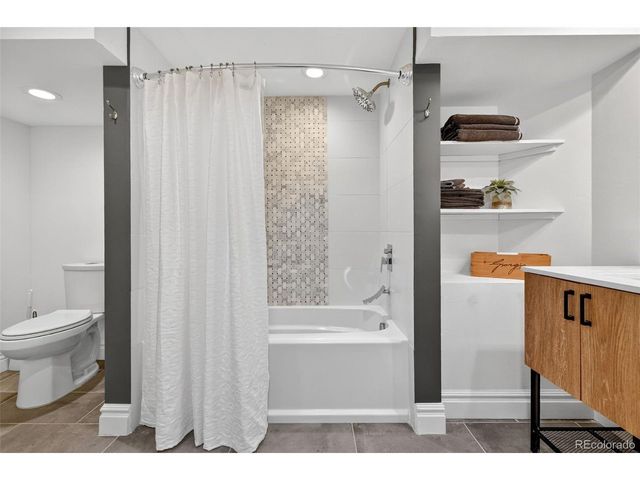 2065 Holly St, Denver, CO 80207