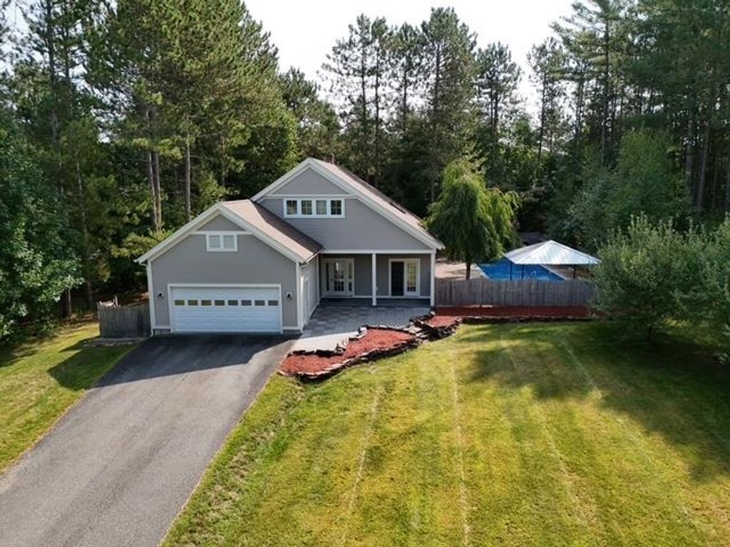 20 Cherry Lane, Newport City, VT 05855