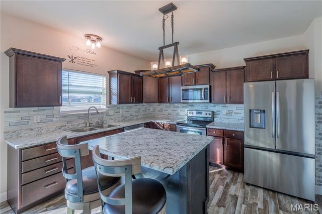 3945 Beechmont Circle, Belleville, IL 62226