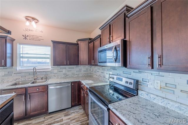 3945 Beechmont Circle, Belleville, IL 62226