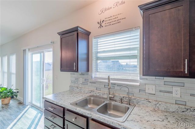 3945 Beechmont Circle, Belleville, IL 62226