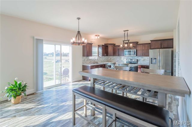 3945 Beechmont Circle, Belleville, IL 62226