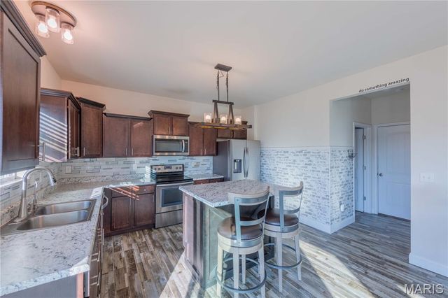 3945 Beechmont Circle, Belleville, IL 62226