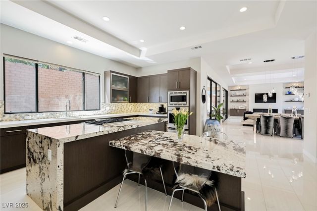 19 GARDEN RAIN Drive, Las Vegas, NV 89135