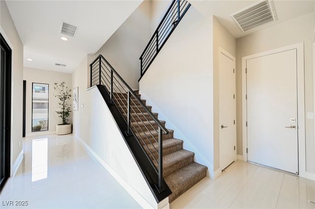 19 GARDEN RAIN Drive, Las Vegas, NV 89135