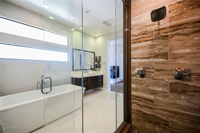 19 GARDEN RAIN Drive, Las Vegas, NV 89135