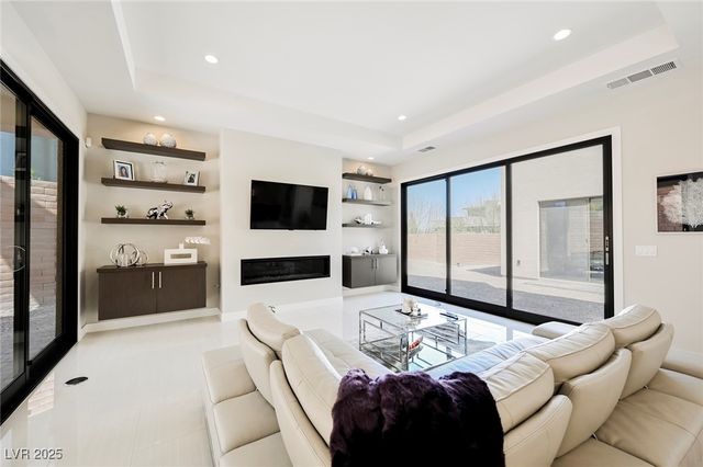 19 GARDEN RAIN Drive, Las Vegas, NV 89135