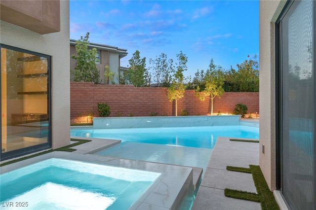 19 GARDEN RAIN Drive, Las Vegas, NV 89135