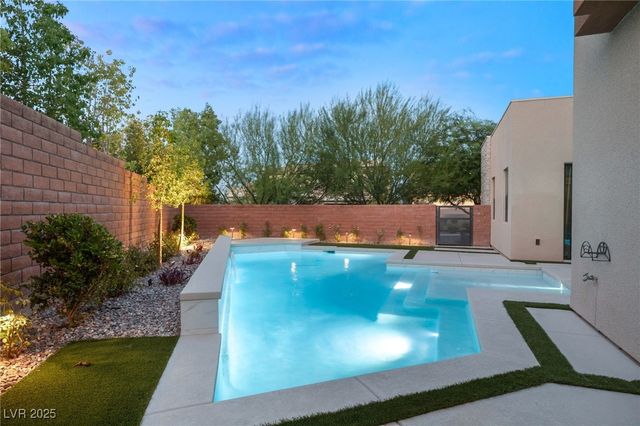 19 GARDEN RAIN Drive, Las Vegas, NV 89135