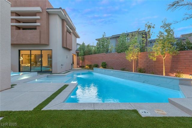 19 GARDEN RAIN Drive, Las Vegas, NV 89135