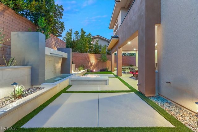 19 GARDEN RAIN Drive, Las Vegas, NV 89135