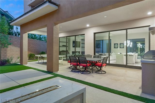 19 GARDEN RAIN Drive, Las Vegas, NV 89135