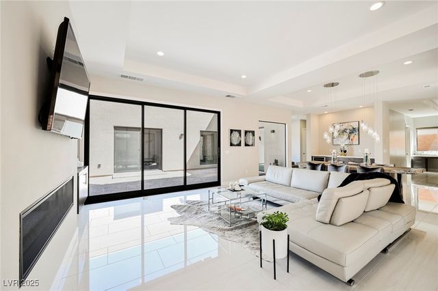 19 GARDEN RAIN Drive, Las Vegas, NV 89135