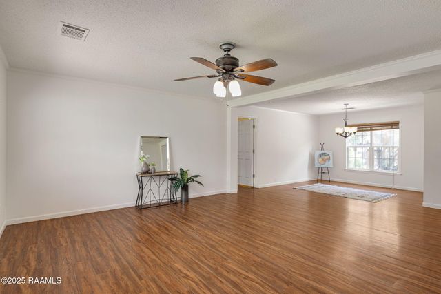 117 Glenfield Drive, Youngsville, LA 70592