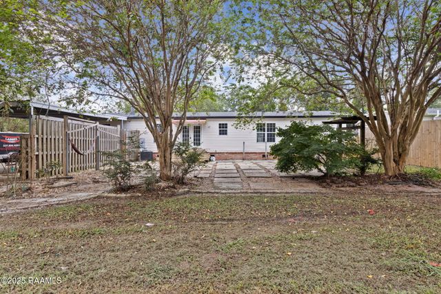 117 Glenfield Drive, Youngsville, LA 70592