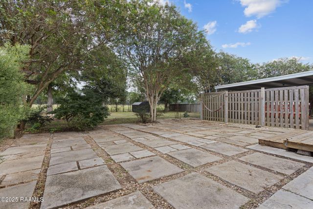 117 Glenfield Drive, Youngsville, LA 70592