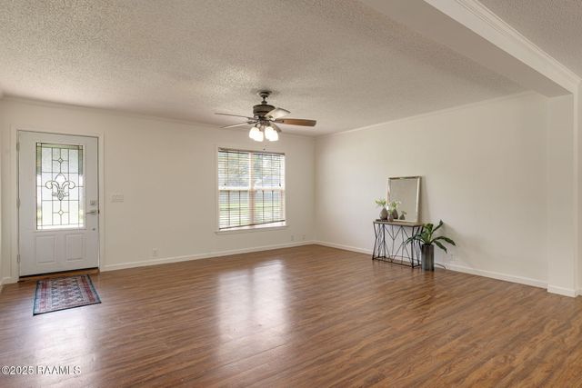 117 Glenfield Drive, Youngsville, LA 70592