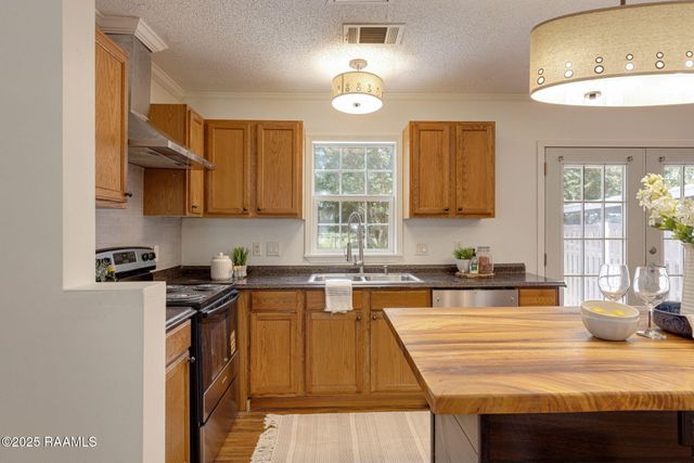 117 Glenfield Drive, Youngsville, LA 70592