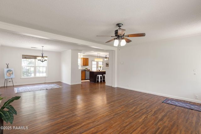 117 Glenfield Drive, Youngsville, LA 70592