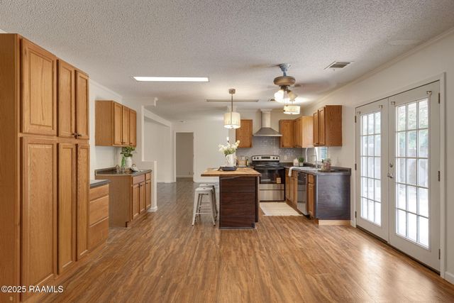 117 Glenfield Drive, Youngsville, LA 70592