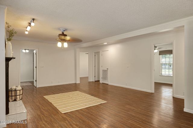 117 Glenfield Drive, Youngsville, LA 70592