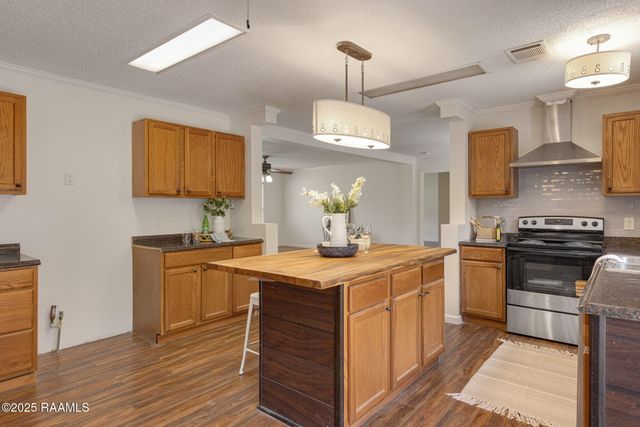 117 Glenfield Drive, Youngsville, LA 70592