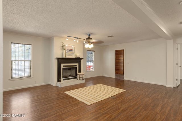 117 Glenfield Drive, Youngsville, LA 70592