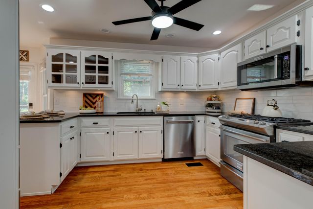 105 Monet Boulevard, Winchester, KY 40391