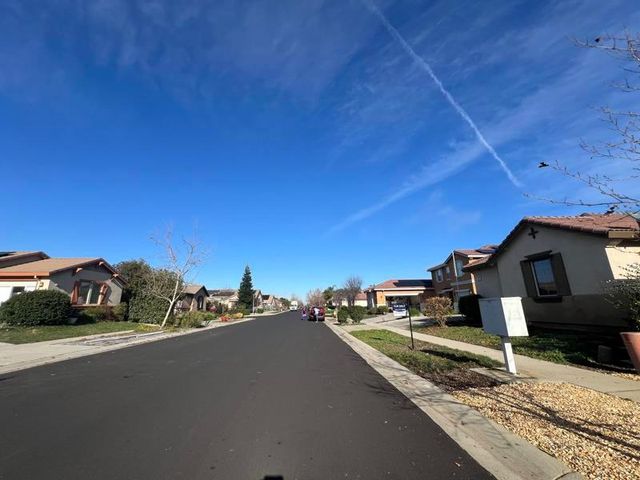 1995 Bidwell Bar Dr, Plumas Lake, CA 95961