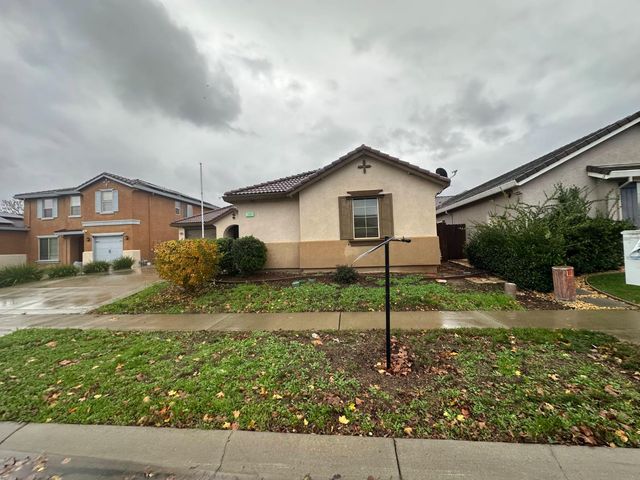 1995 Bidwell Bar Dr, Plumas Lake, CA 95961