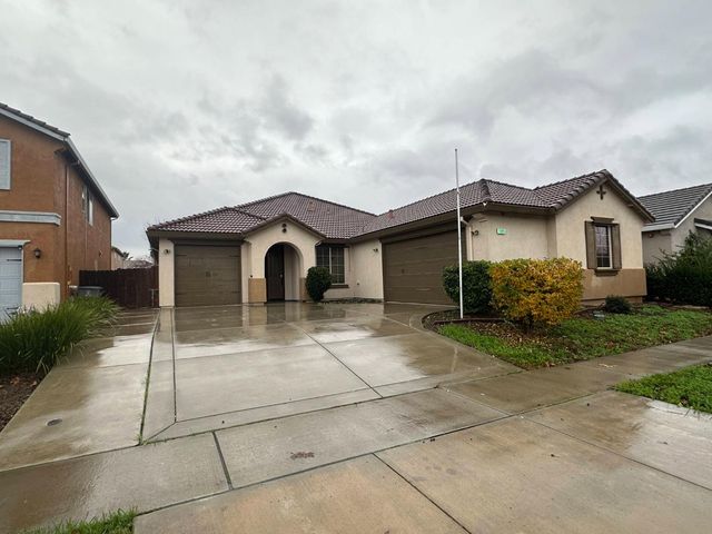 1995 Bidwell Bar Dr, Plumas Lake, CA 95961