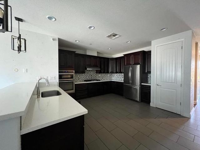 1995 Bidwell Bar Dr, Plumas Lake, CA 95961