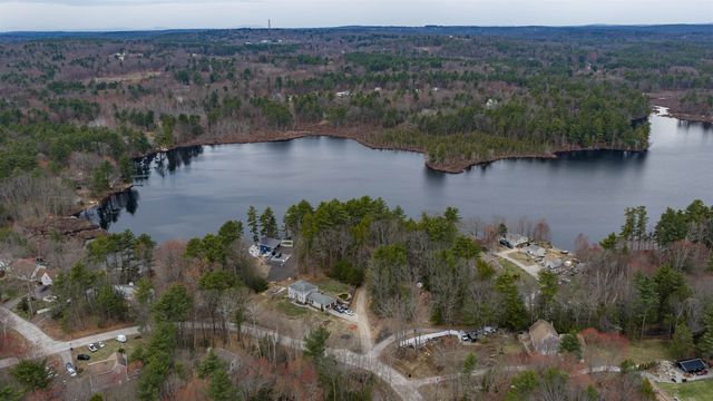 7&8 Spruce Lane, Sandown, NH 03873