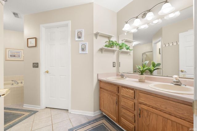 8907 Goshawk Lane, Fort Wayne, IN 46825