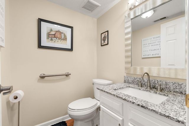 8907 Goshawk Lane, Fort Wayne, IN 46825