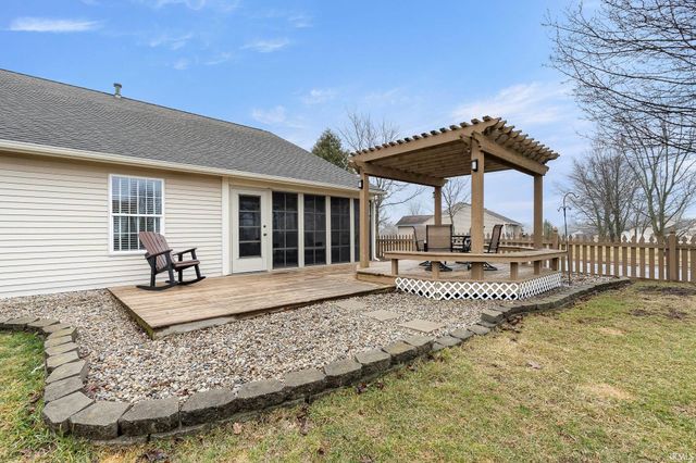 8907 Goshawk Lane, Fort Wayne, IN 46825