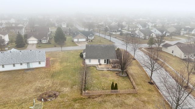 8907 Goshawk Lane, Fort Wayne, IN 46825